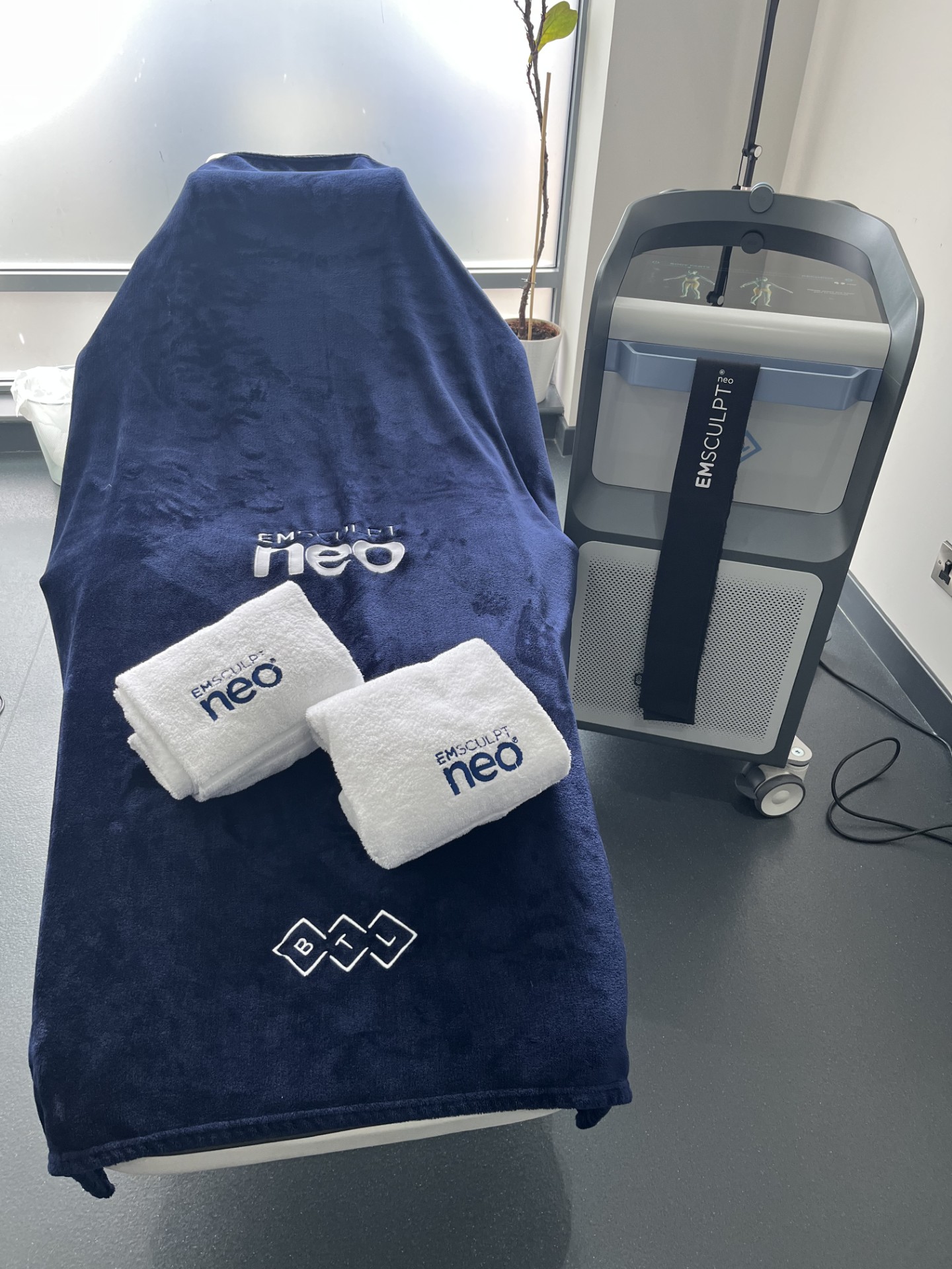 Used BTL emsculpt NEO